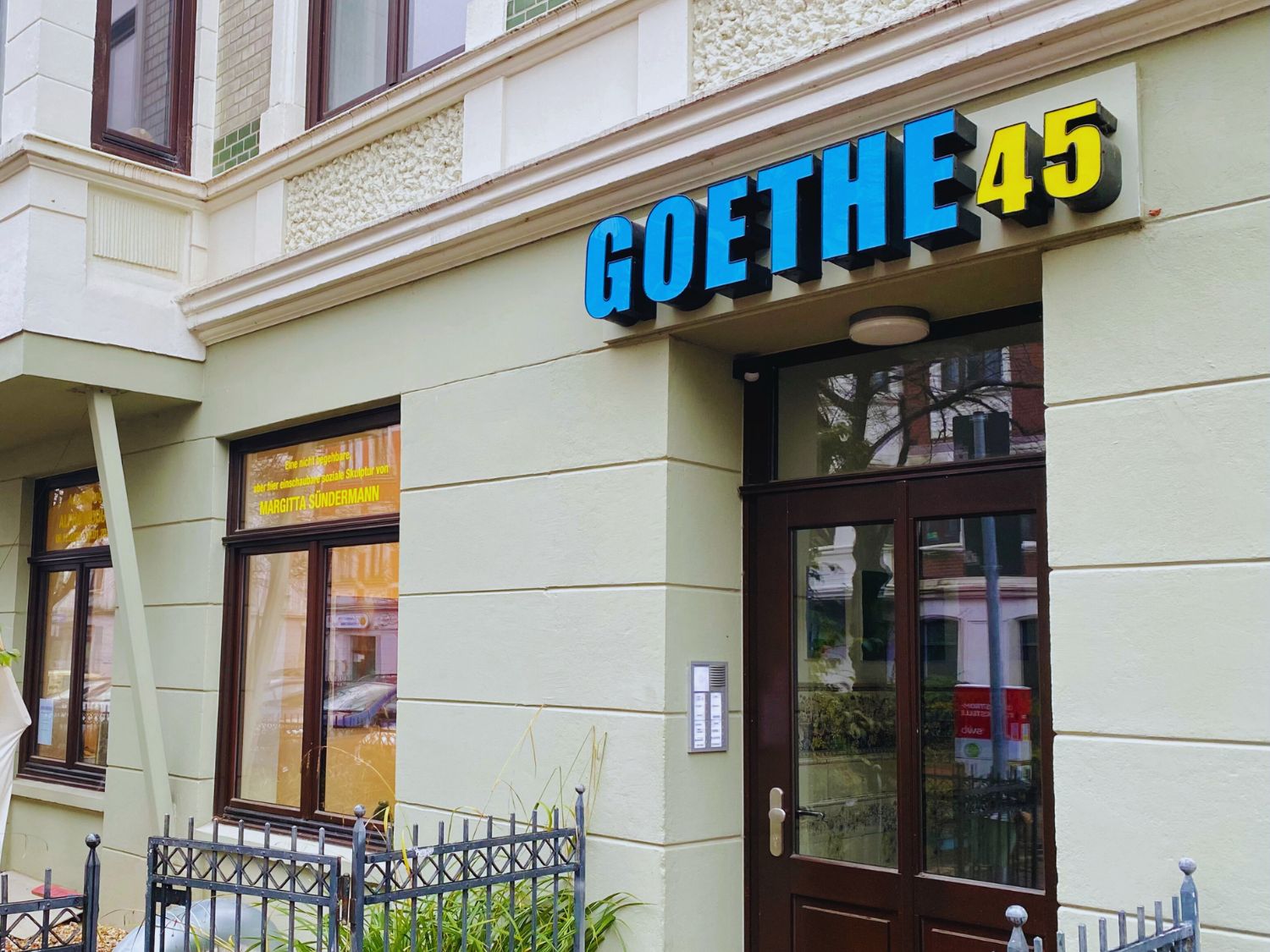 Eingangstür der Gallerie Goethe 45