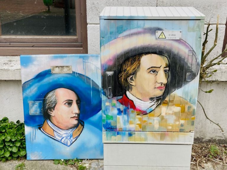 Bemalte Stromkästen mit dem Gesicht von Goethe