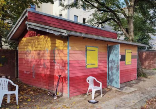 das Holzhaus die bunte Bude