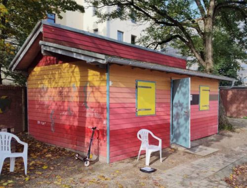 das Holzhaus die bunte Bude