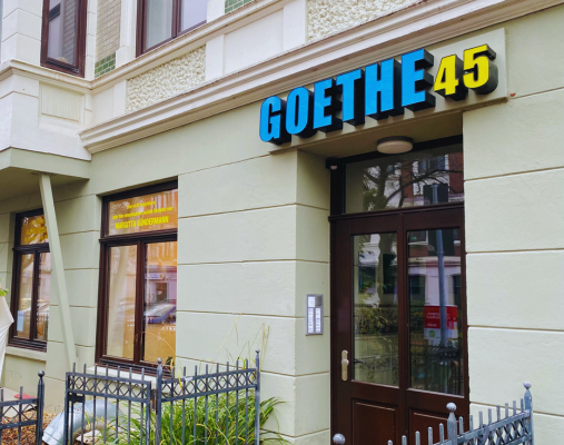 Veranstaltungskalender 507 x 400 px (6) Die Eingangstür der Galerie Goethe 45