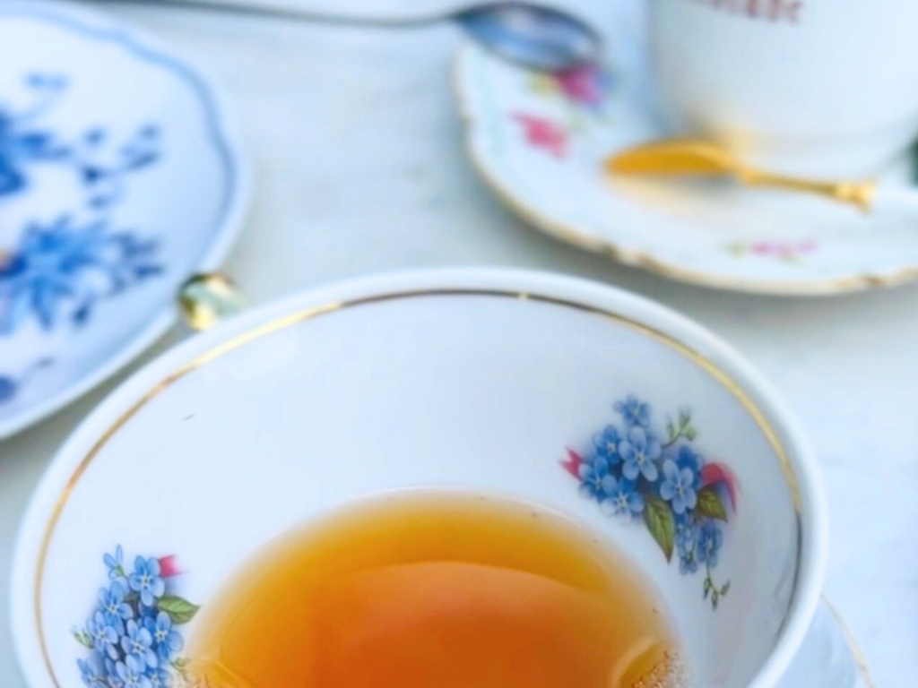 eine Nahaufnahme einer Teetasse