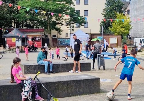 Kinder spielend auf dem 