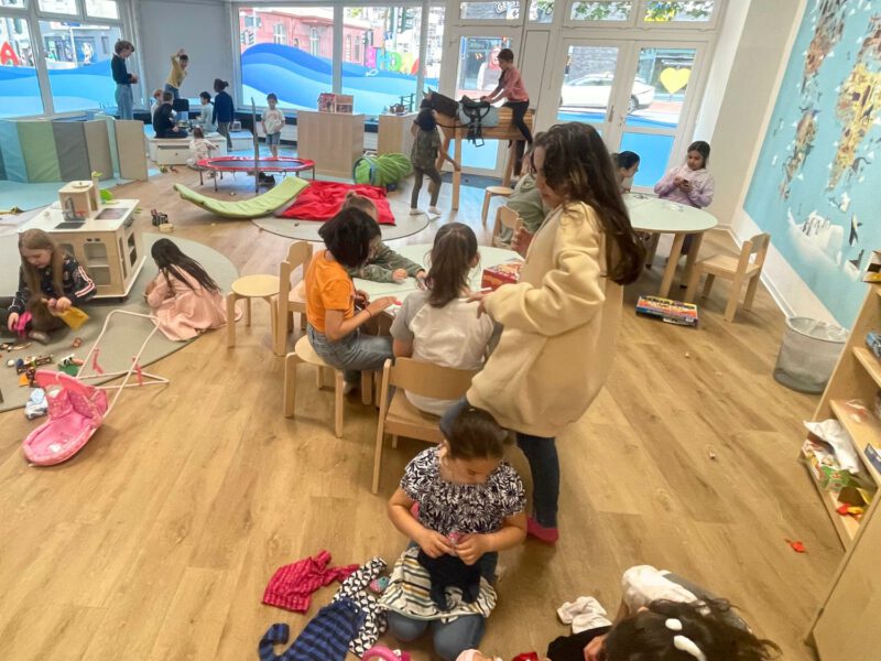 Kinder und Erwachsene innerhalb der 