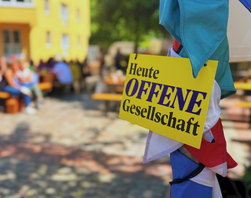 Ein Schild mit